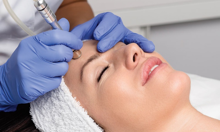 How PRP Therapy Can Revitalize Thinning Hair for Men and Women