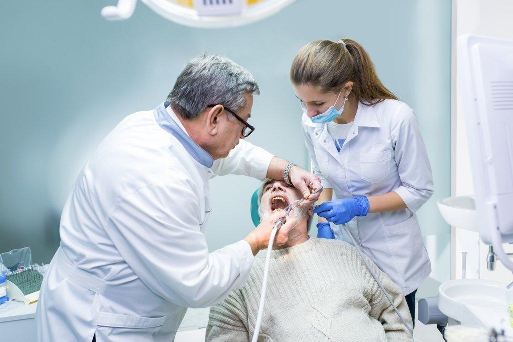 How To Choose the Right Emergency Dentist for Your Needs
